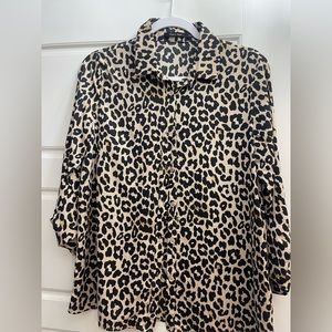 Button down blouse in animal print.